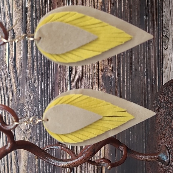 THREE TIERED GOLDEN YELLOW TEARDROP EARRINGS - Picture 2 of 6